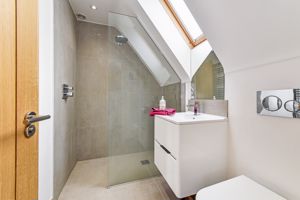 En-Suite - click for photo gallery